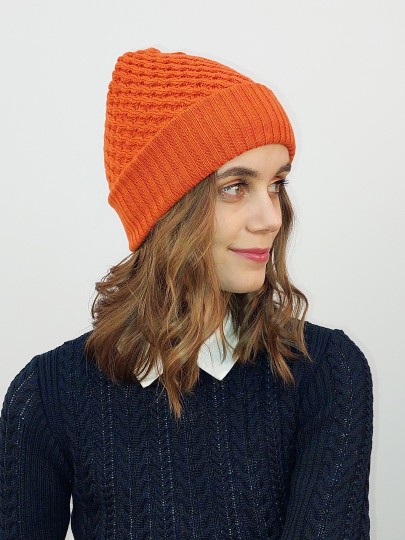 Taggy orange merino wool hat