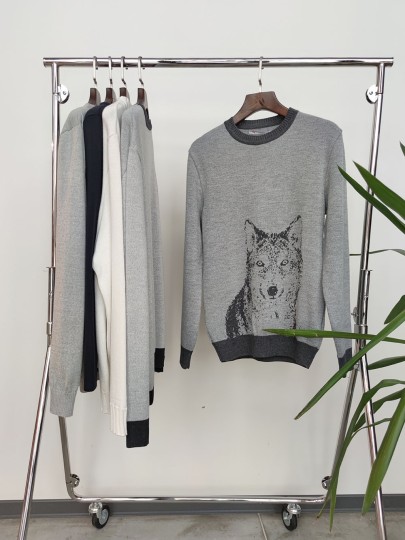 Gray merino sweater Wolven